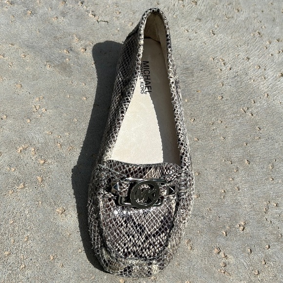 Michael Kors Finley snakeskin Leather Loafers W Silver accentsSize 7M 🔥SALE🔥 - Picture 5 of 8